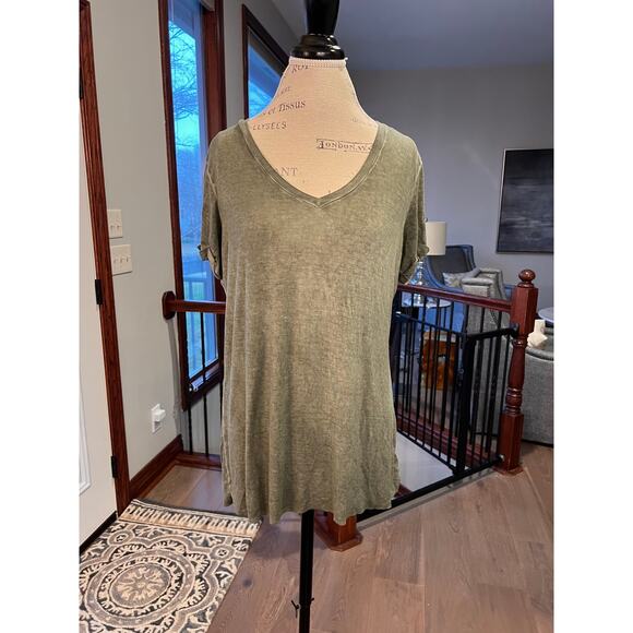 Love 8 3 Women's V Neck Green/Gray Shirt Rayon Spandex Size M EUC - Picture 1 of 6